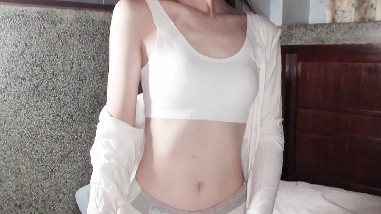 a*****a : 今晚就只想誘惑你一人❤️得不到你的棒棒只能幻想著玩具棒棒跟我玩💋💋人家最喜歡後入了👄嗯哼～❤️