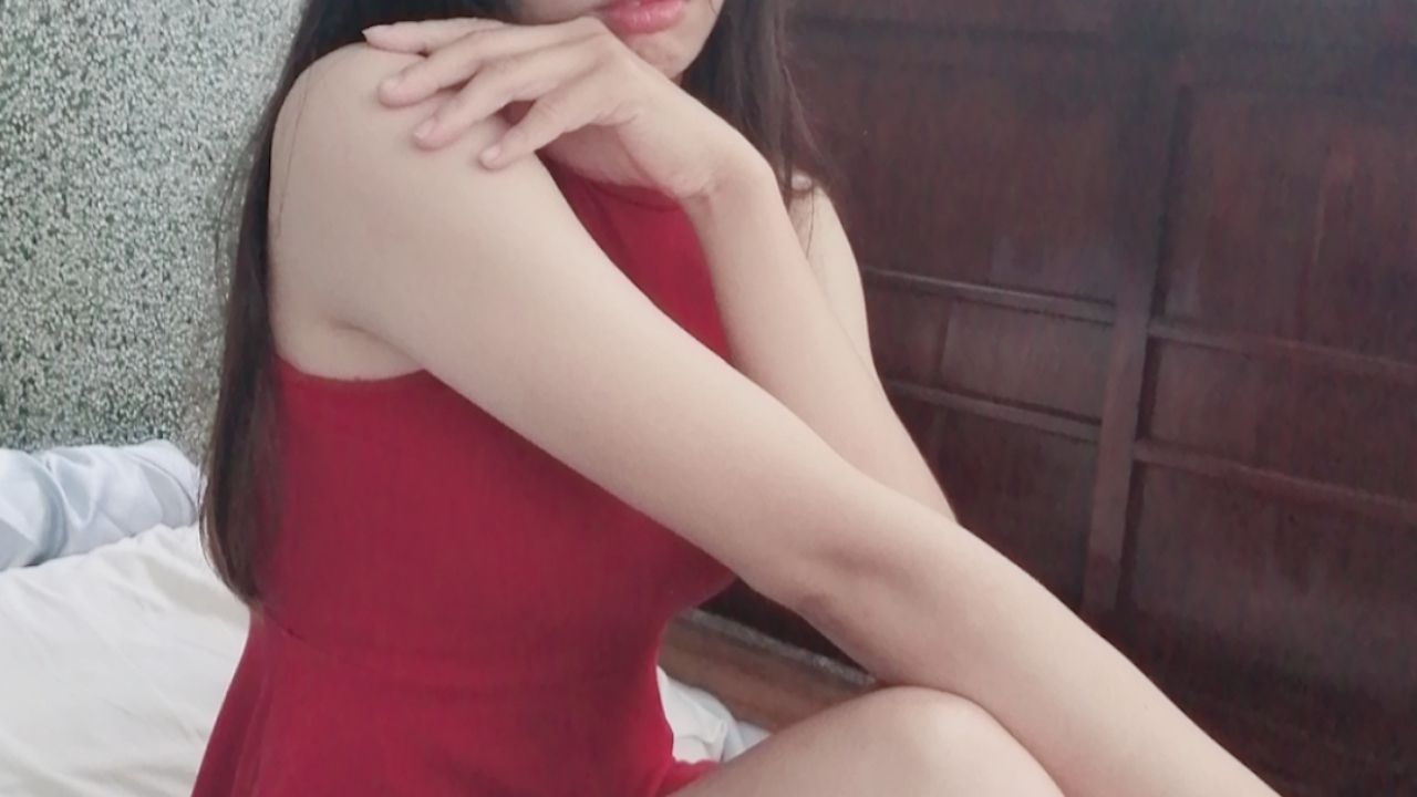 a*****a : Lisa in red ❤️ I just want to have a shot with you this weekend 💕