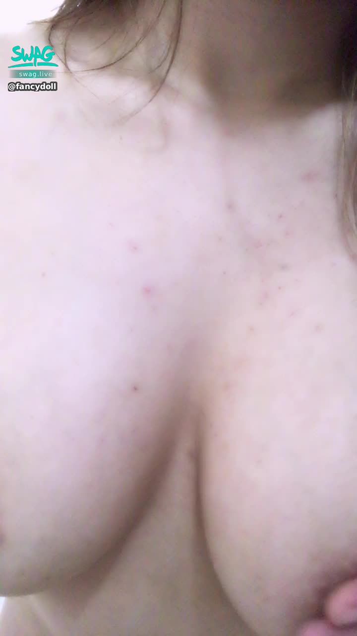 f*******l : 只有巨乳能這樣搖（只差你站在後面幹我💋