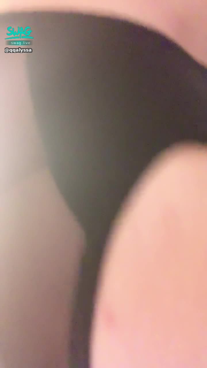 q******a : 寶貝們喜歡這蜜桃嗎🍑🍑🍑
我喜歡把我內褲扯開用力把肉棒插進來的寶貝🔞🔞🔞