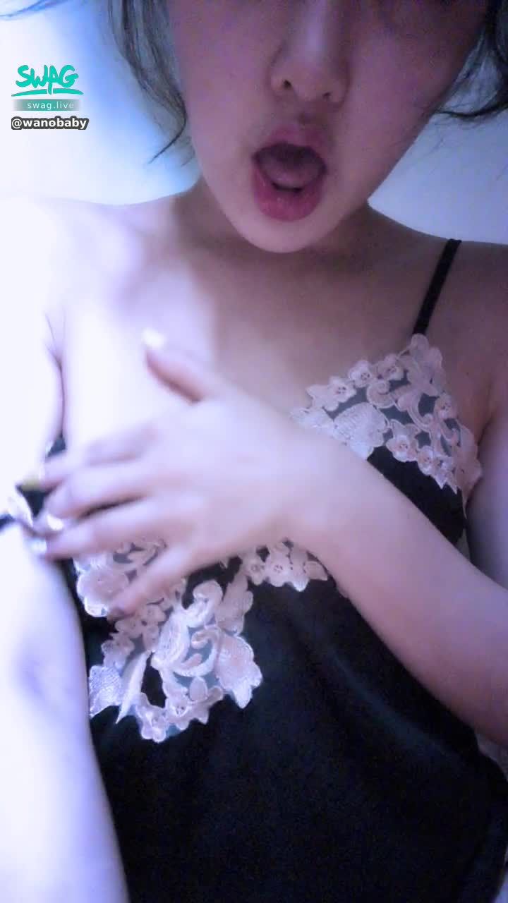 wanobaby : 奶頭硬了‼️好想給你吸奶👉🏻👈🏻