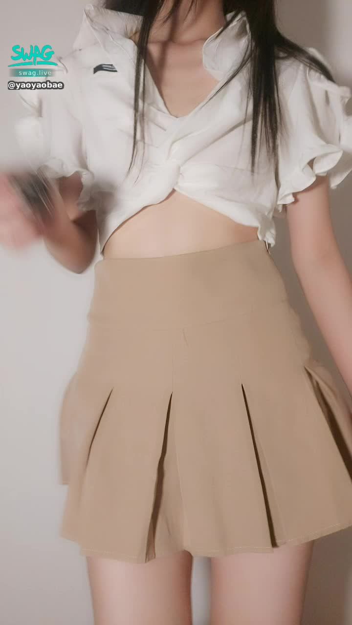 y*******e : 腰围太小裙子不合身🤣