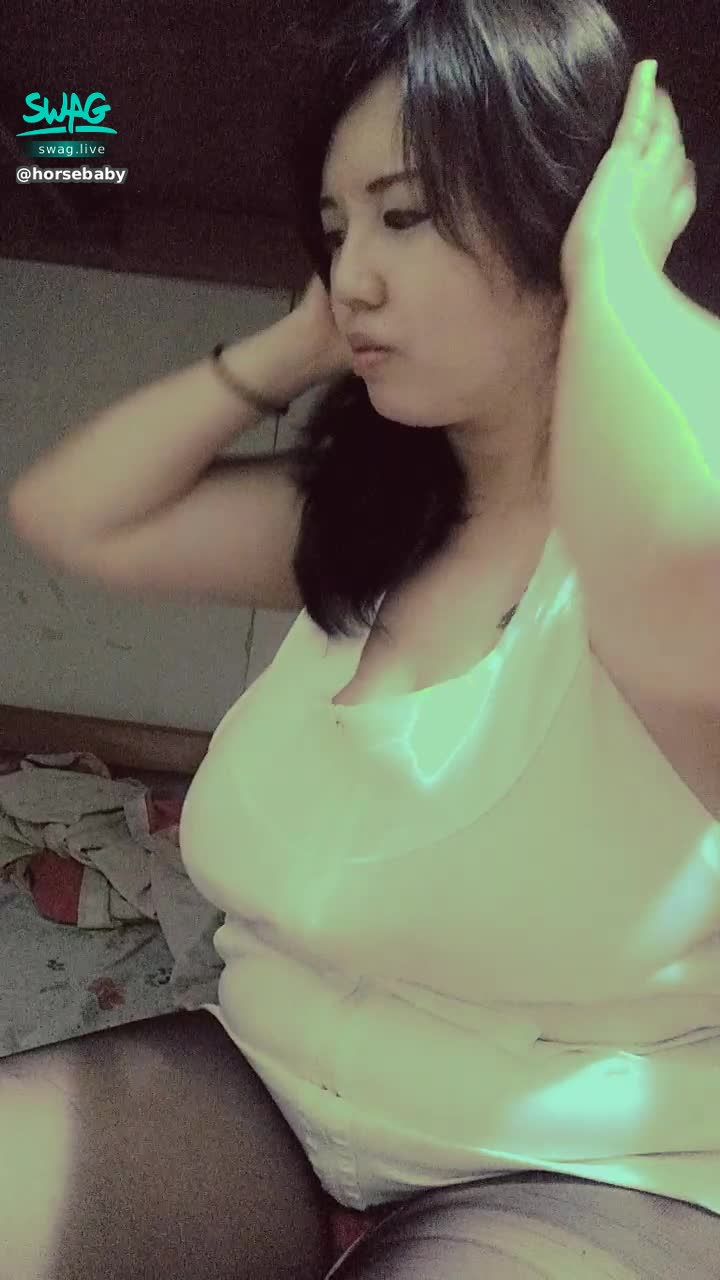 h*******y : 爆乳小夜貓🔥
壞壞的時候就是要綁起頭髮....😈