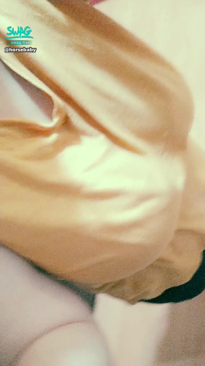 h*******y : 有哥哥問說🤔~大奶真的看不到腳趾ㄇ？
來~讓你見識🔎一下
我大奶🈵往下看的視角😲