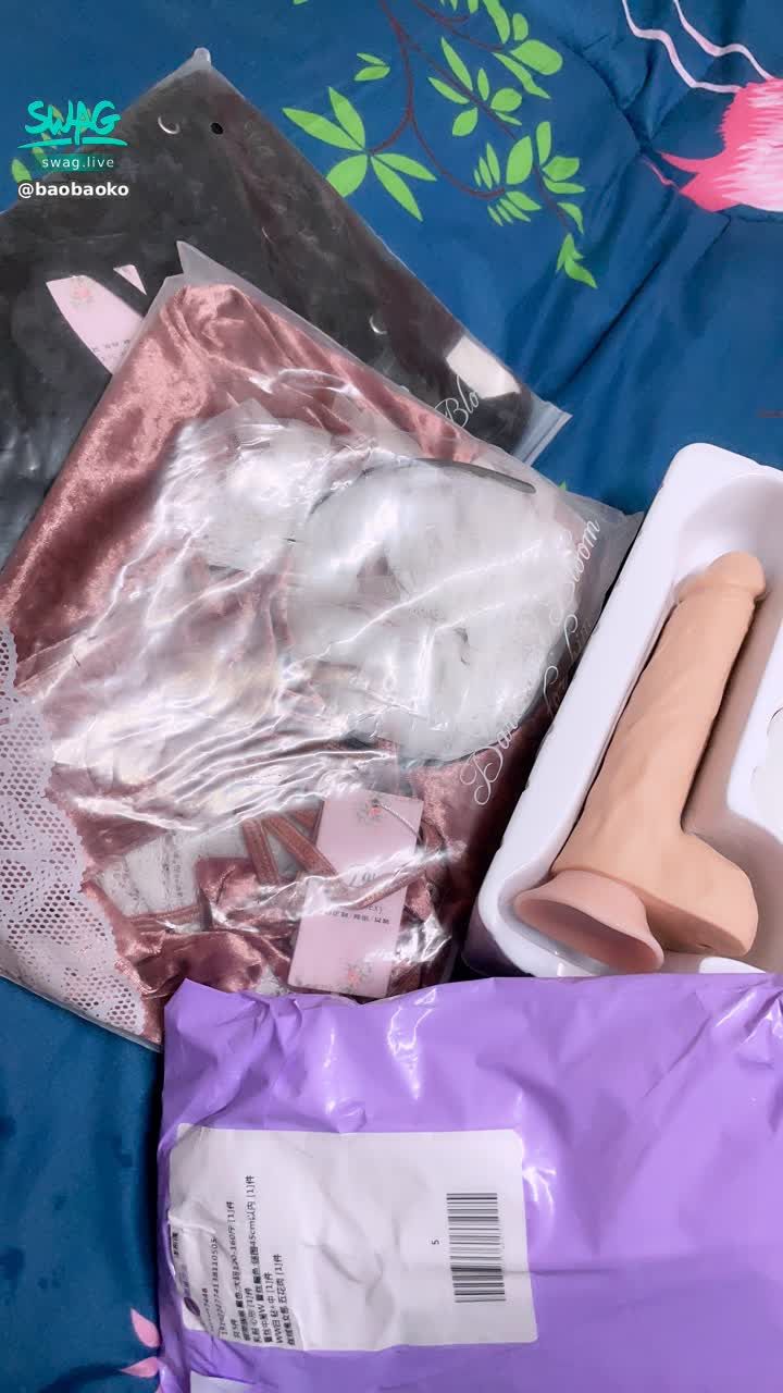 baobaoko : 新衣服新玩具哈哈💖