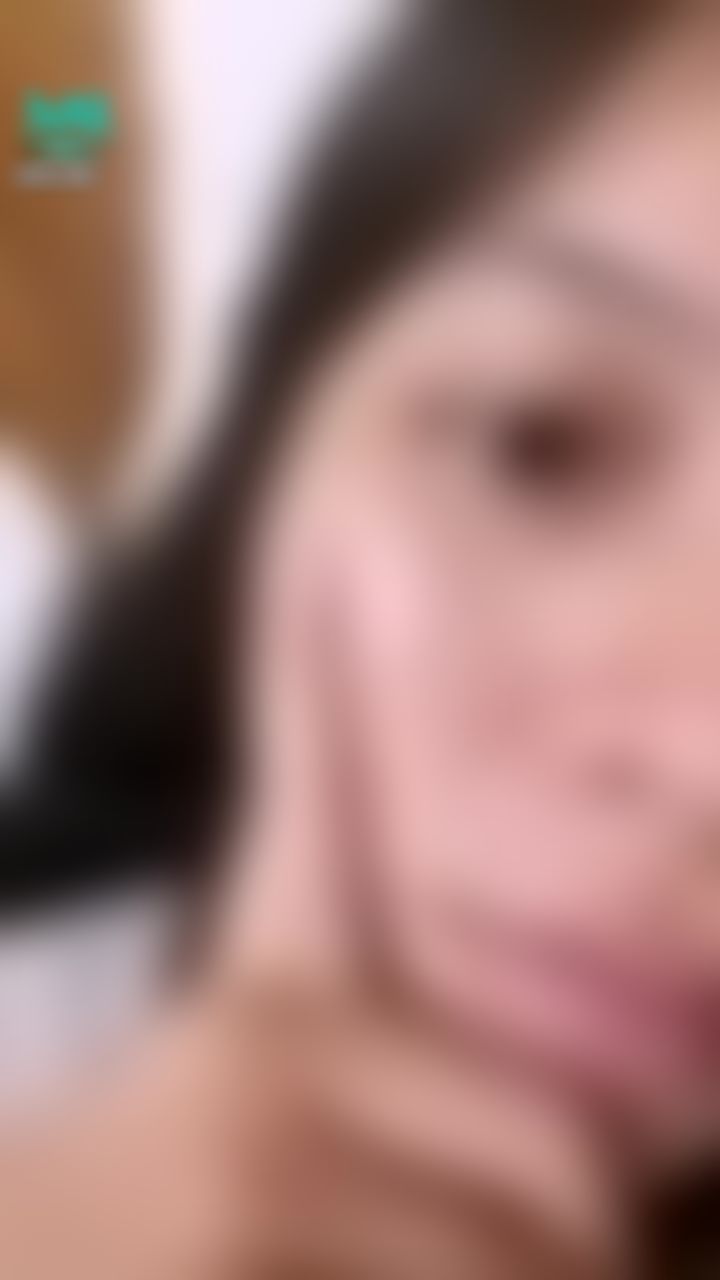  : 睡前的無聊自拍哈哈😝😝