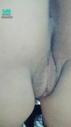 h*******y : 翹起屁股露出騷屁+屁眼🔞🈲
不停的挑逗痘痘 讓妹妹好濕🤤💦