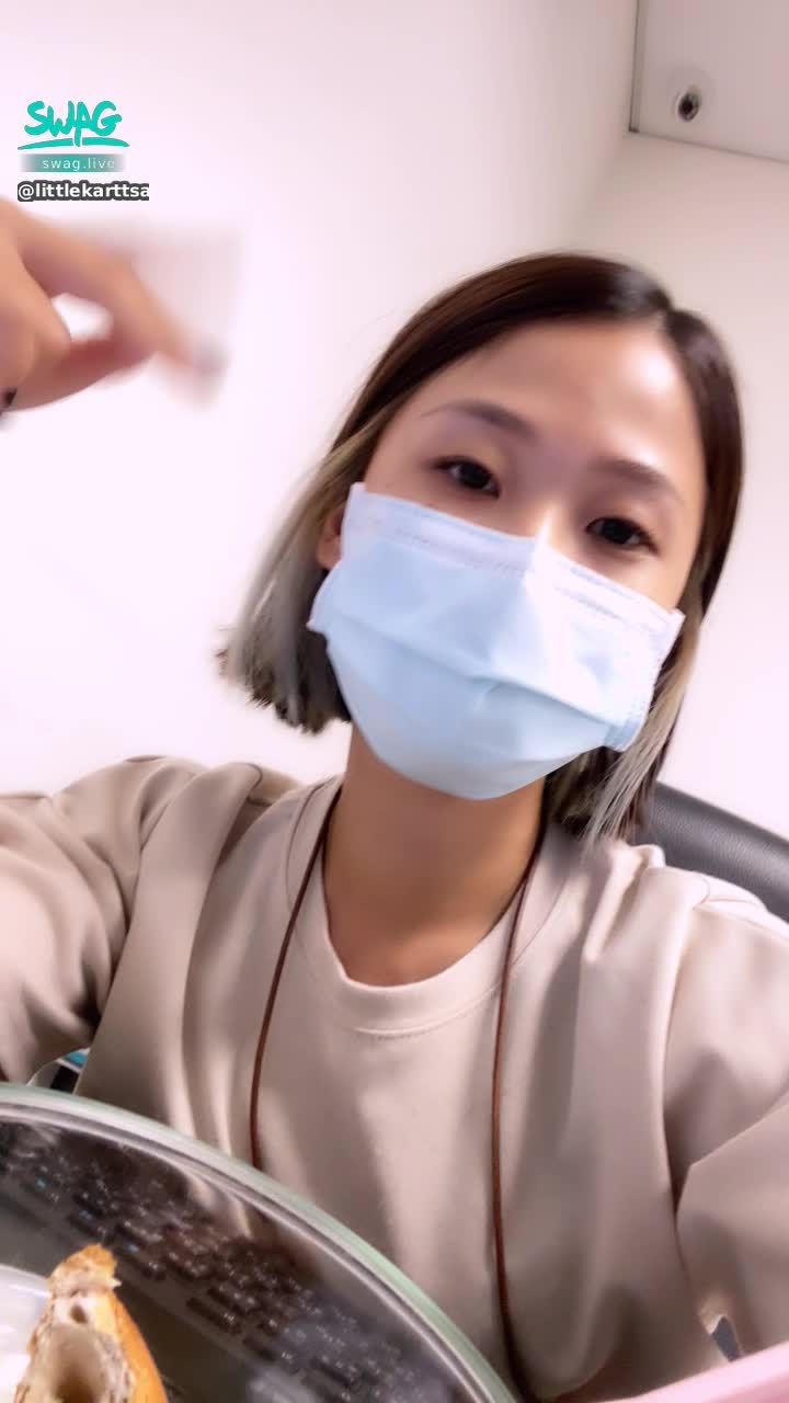 littlekarttsao : 加班中的可憐孩子，但至少營業稅申報結束🔚開心❤️
-
原本今天有報班直播 希望來的及回到家 😭😭😭