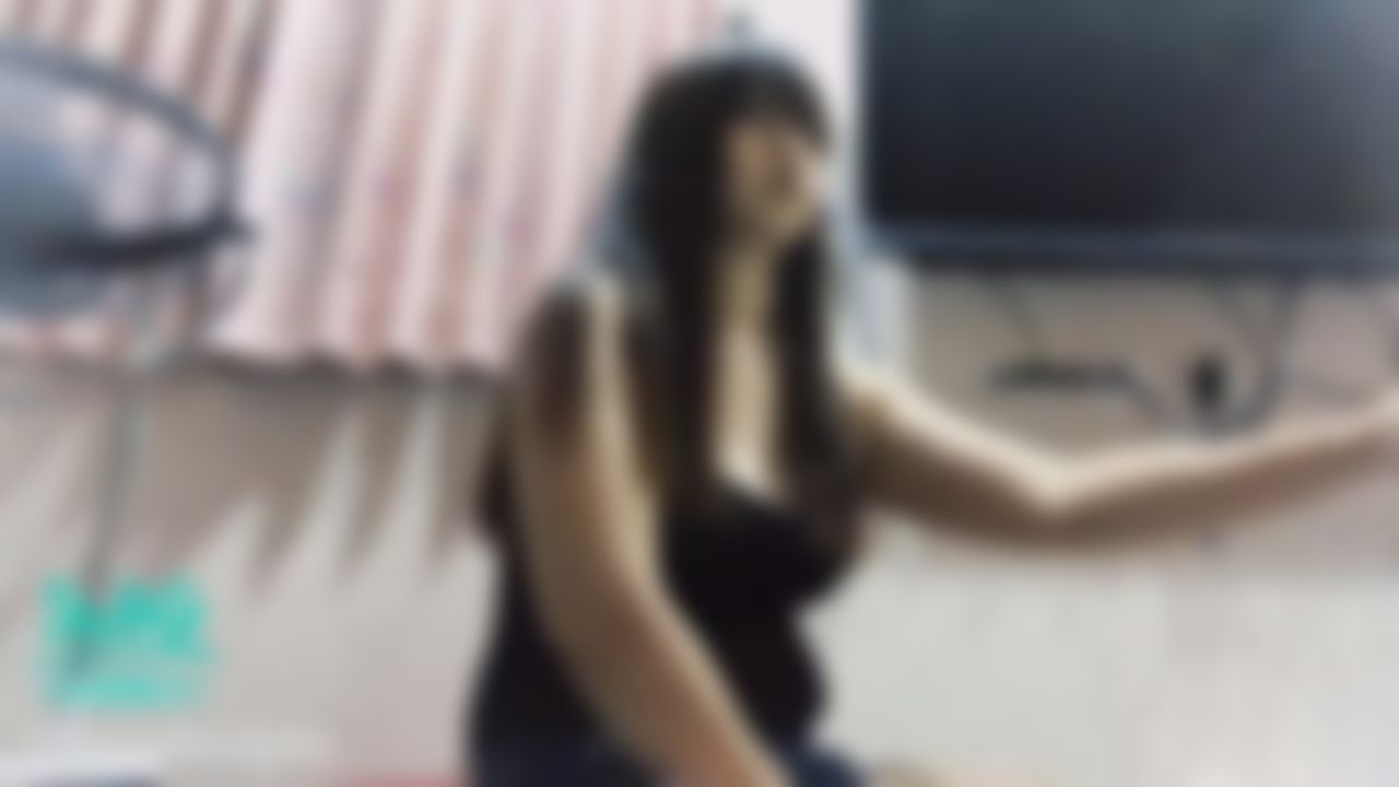 s********s : 火🔥辣辣。跳得不好。不要見怪。親愛哥哥們來看我的火辣辣身材吧❤️😍😳😘💕💋🥰