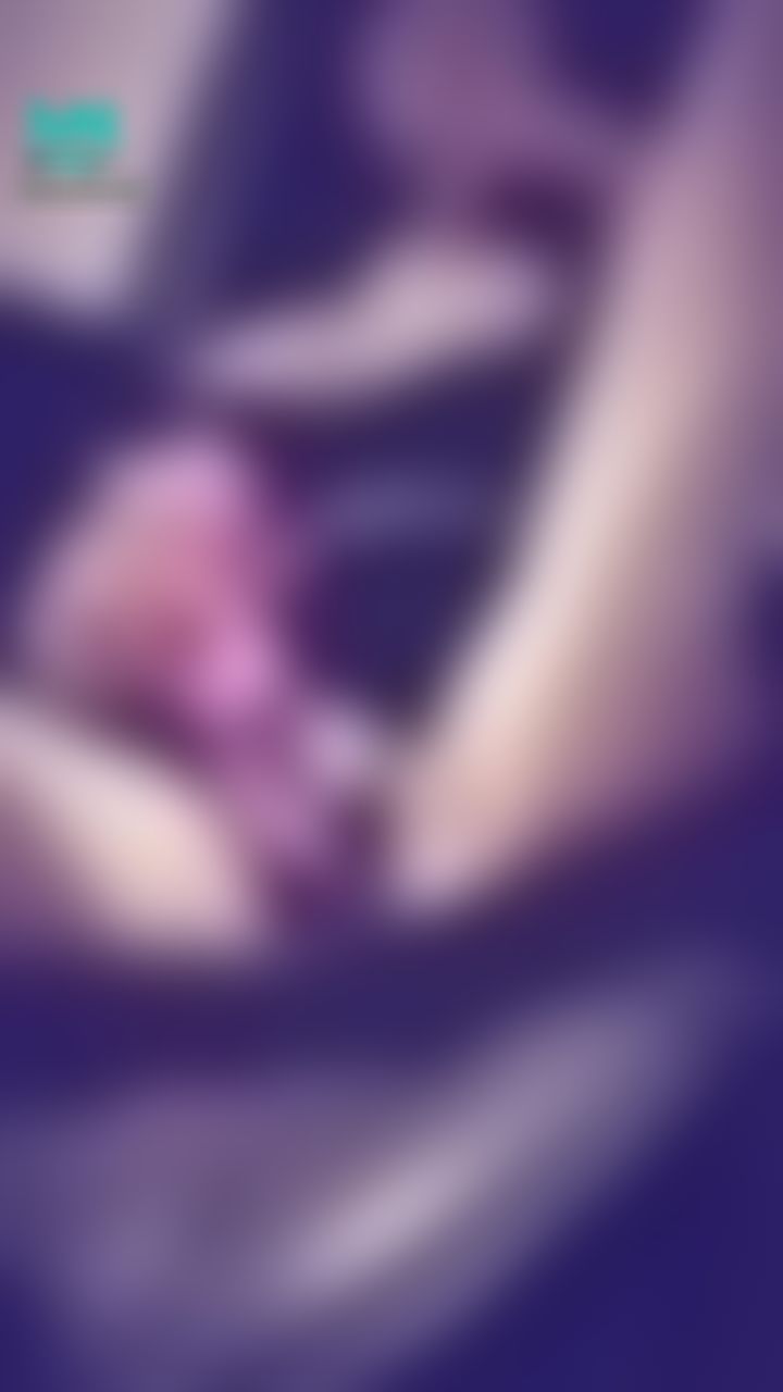  : 上車囉～腿張開，玩具開到最強……啊～好爽，叫太大聲會被聽見的。