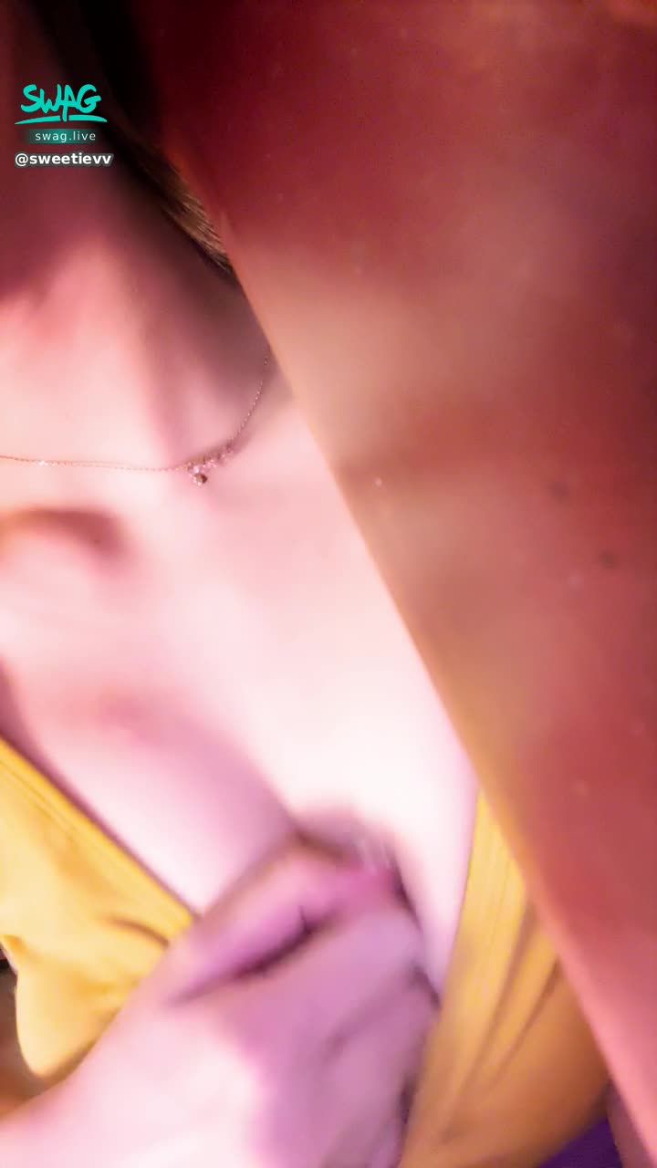  : I want to be licked by my tits 🙈