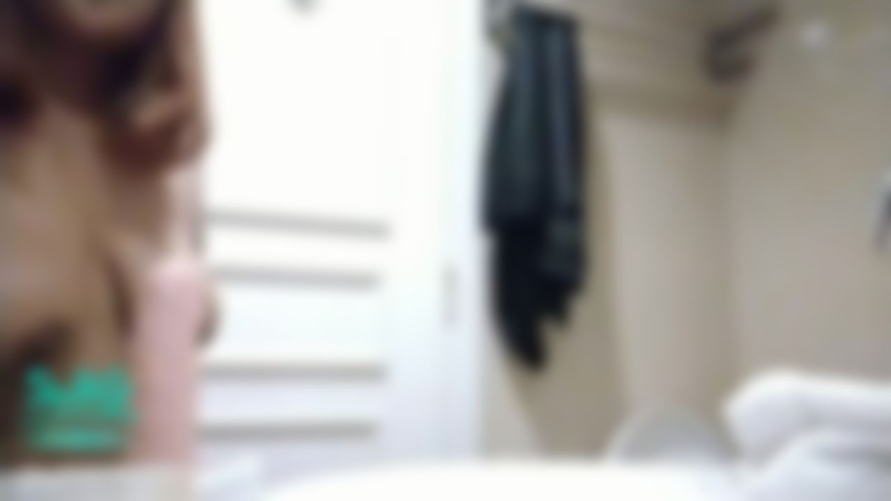 s********e : find dildo and play with toy and squirt😚😘