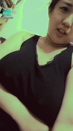 h*******y : 藏不住的大奶🤤