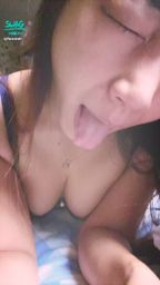 f******i : 想偷偷的爬上去叫寶貝起床💋 還是寶貝們喜歡什麼樣的Morning call呢😈 告訴我 送福利唷❤️