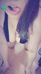 h*******y : 小貓咪來撒嬌惹~給我舔舔👅👅👅
好嘛~不然我乖乖🙈