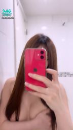 d********y : 準備洗澡了
脫光衣服揉奶給你們看
奶頭若隱若現😳