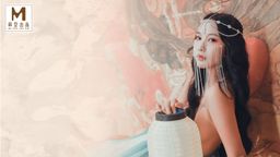 modelmedia : 西域舞女旋轉的美姿猶如回雪飄飄.蓬草飛轉,美艷至極。
邊塞的將軍深受舞女莫潇潇絕美的外貌吸引,一聲令下,今晚春宵臨幸,經典演繹霸王寵姬。
#麻豆AV #麻豆傳媒線上看