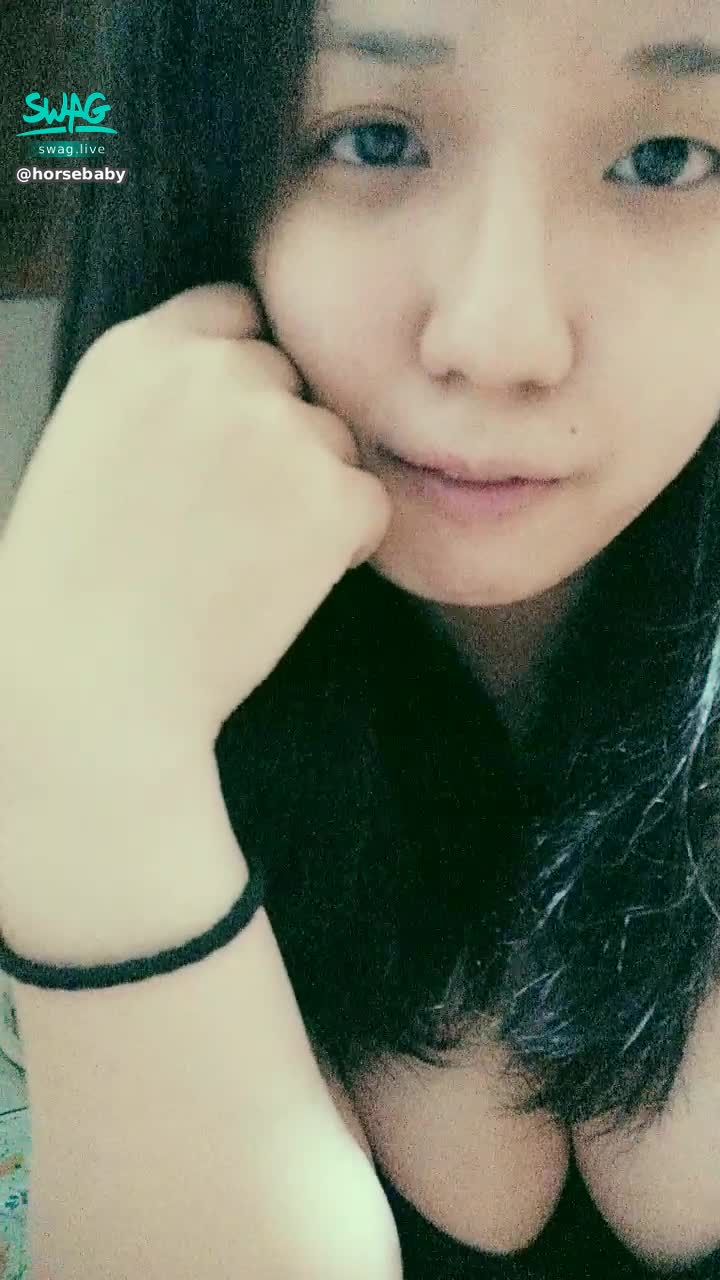 h*******y : 晚上不睡覺在幹嘛~
在想我了對不對😝