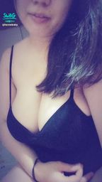 h*******y : 喜歡這件超深V背心嘛~
直播偶爾會穿它😜