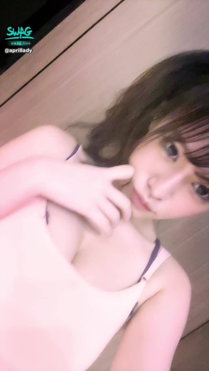 aprillady : 巨乳抖奶🤫🤫低鑽福利回饋給家人們💕幫我按喜歡唷💕💕❤️