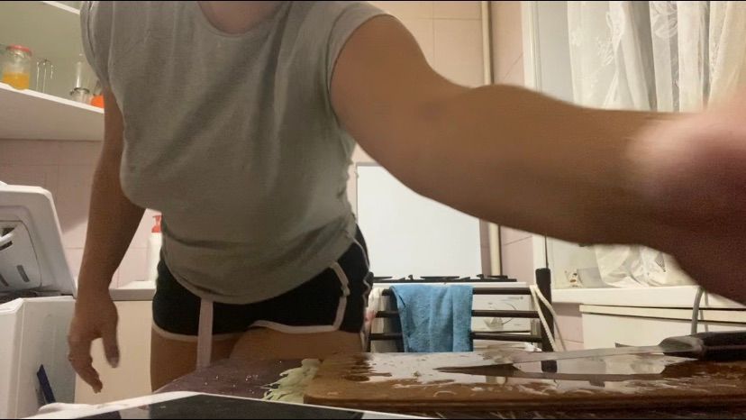 n******a : we cut potatoes and chicken, it will be very tasty soon