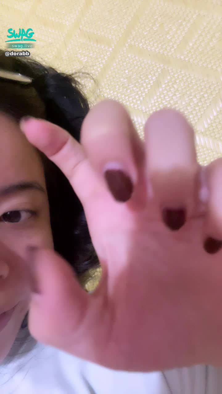 d****b : 指甲被我刮成這樣🤣