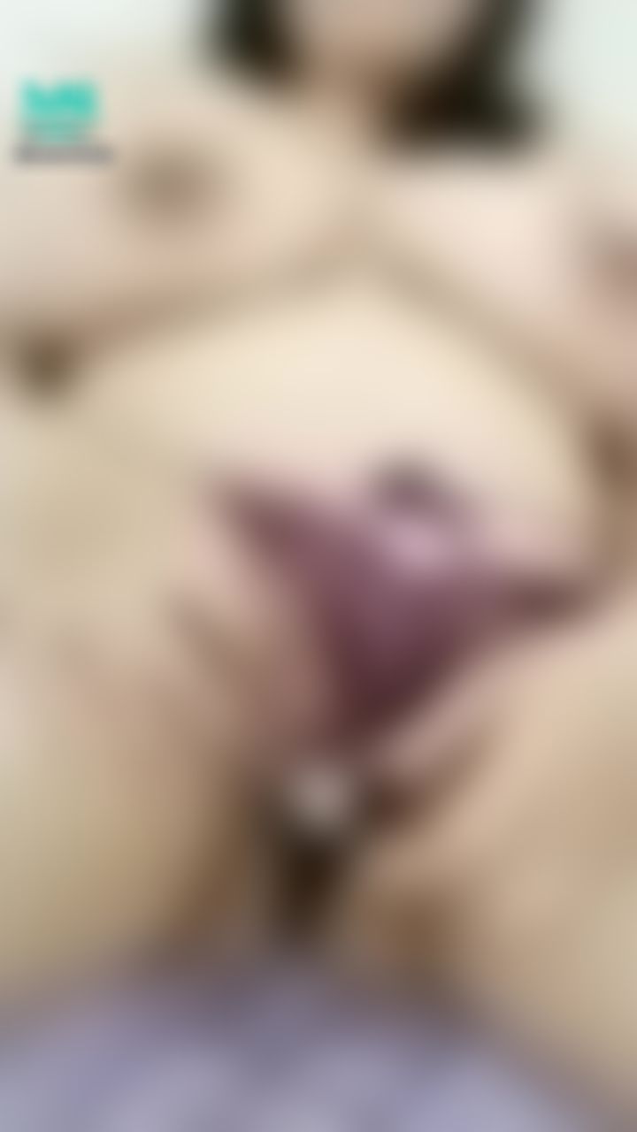 h*******y : 不停的用玩具玩弄濕穴😈💦