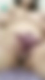 h*******y : 不停的用玩具玩弄濕穴😈💦
