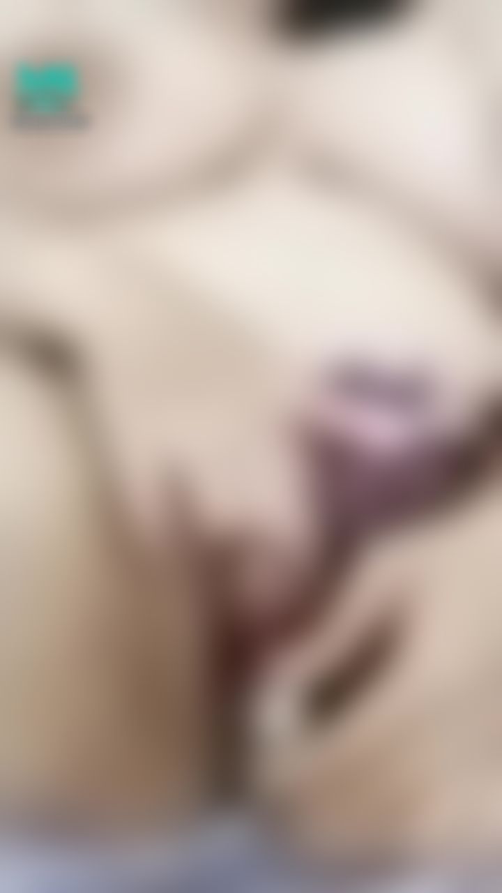 h*******y : 開始騷了🔥不停的用玩具插穴裡🔥
不要停~~