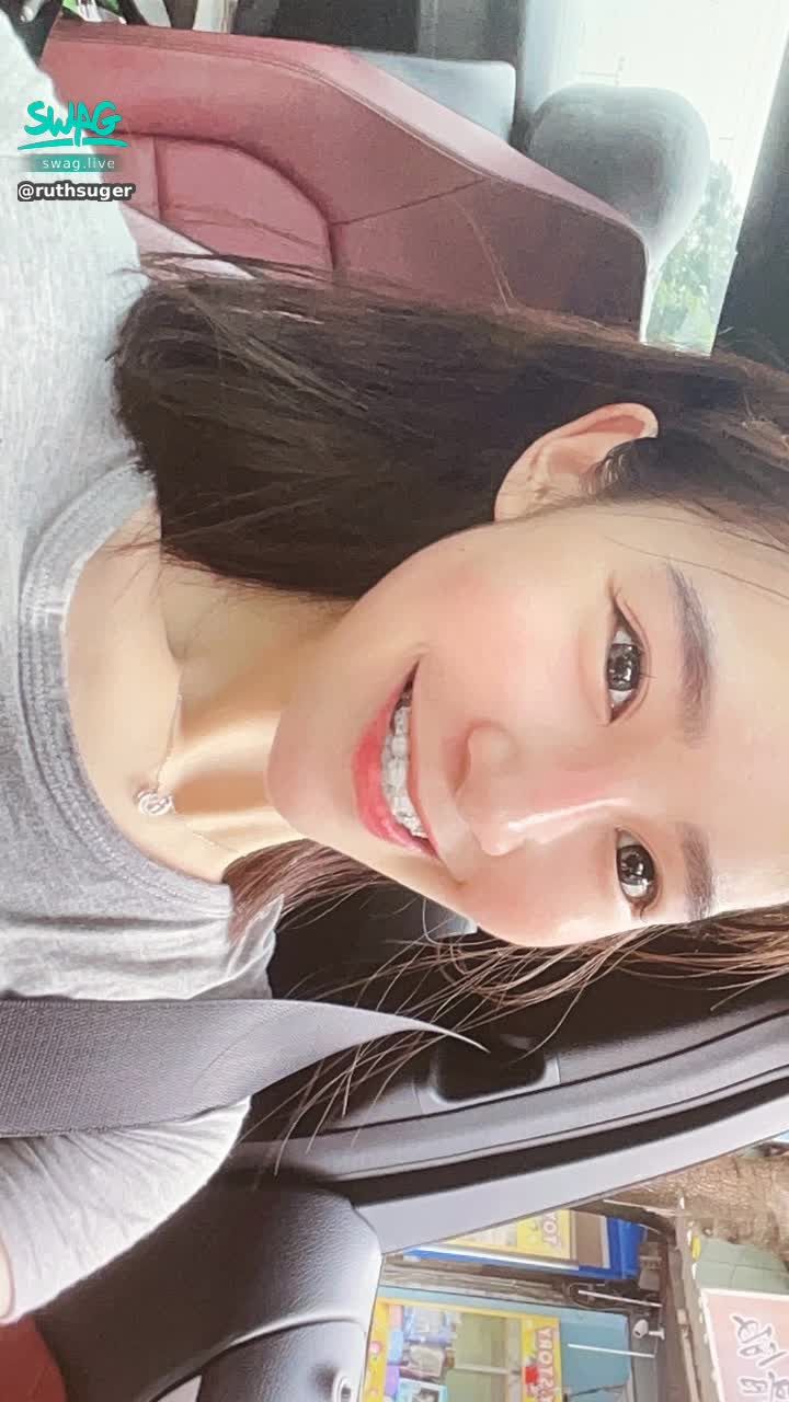 r*******r : 看到你，我就要繳罰單了 😳
因為我看到你，心跳就一直超速😝❤️

本來要休息回家的一天～
被大雨更改了行程

又回公司加班啦🤣🥺
沒什麼能做的就好好的工作吧😜