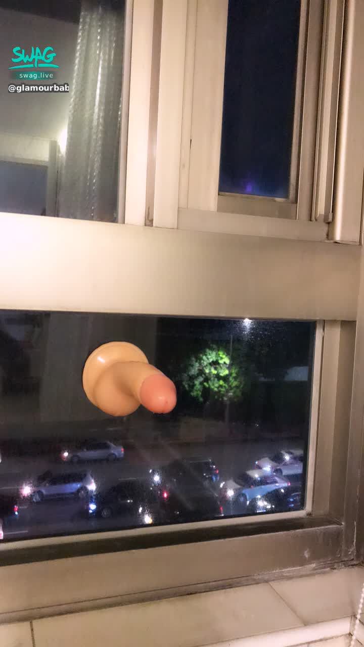 glamourbaby : 🍑幫老公洗完澡後把他晾在那兒🤣🤣🤣🤣