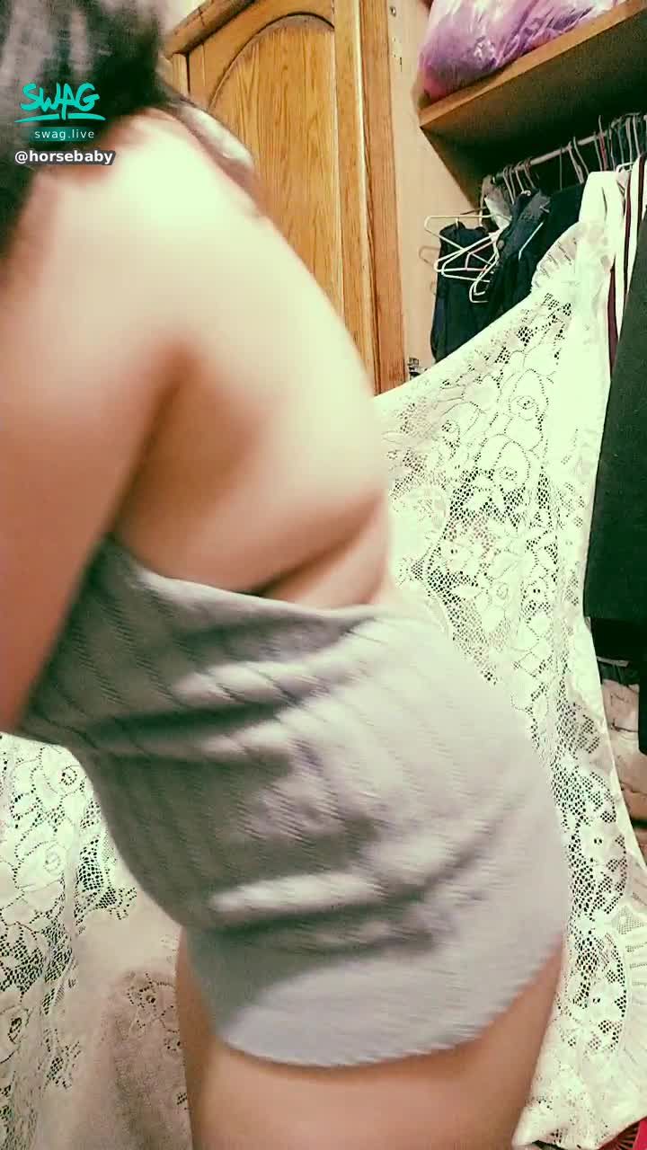 h*******y : 翹起屁股 後面掀開😈就可以直接進來了💦