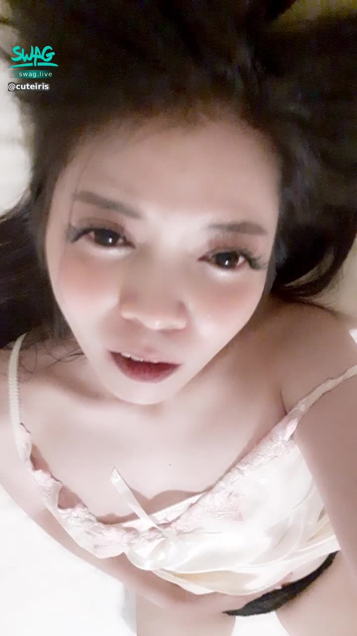 cuteiris : 躺下的瞬間……想高潮了……💋