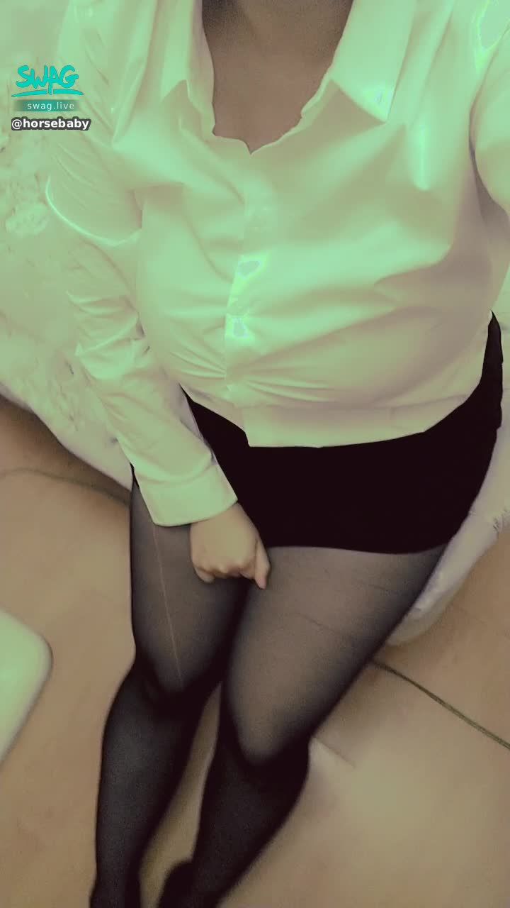 h*******y : 如果我穿這樣的OL裝見面可以ㄇ~
