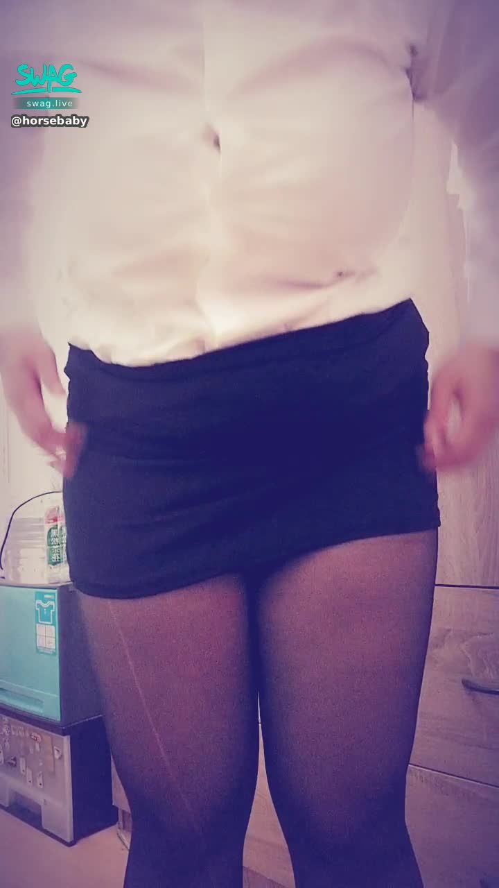 h*******y : 討厭 屁股的內褲都被看光了🙈