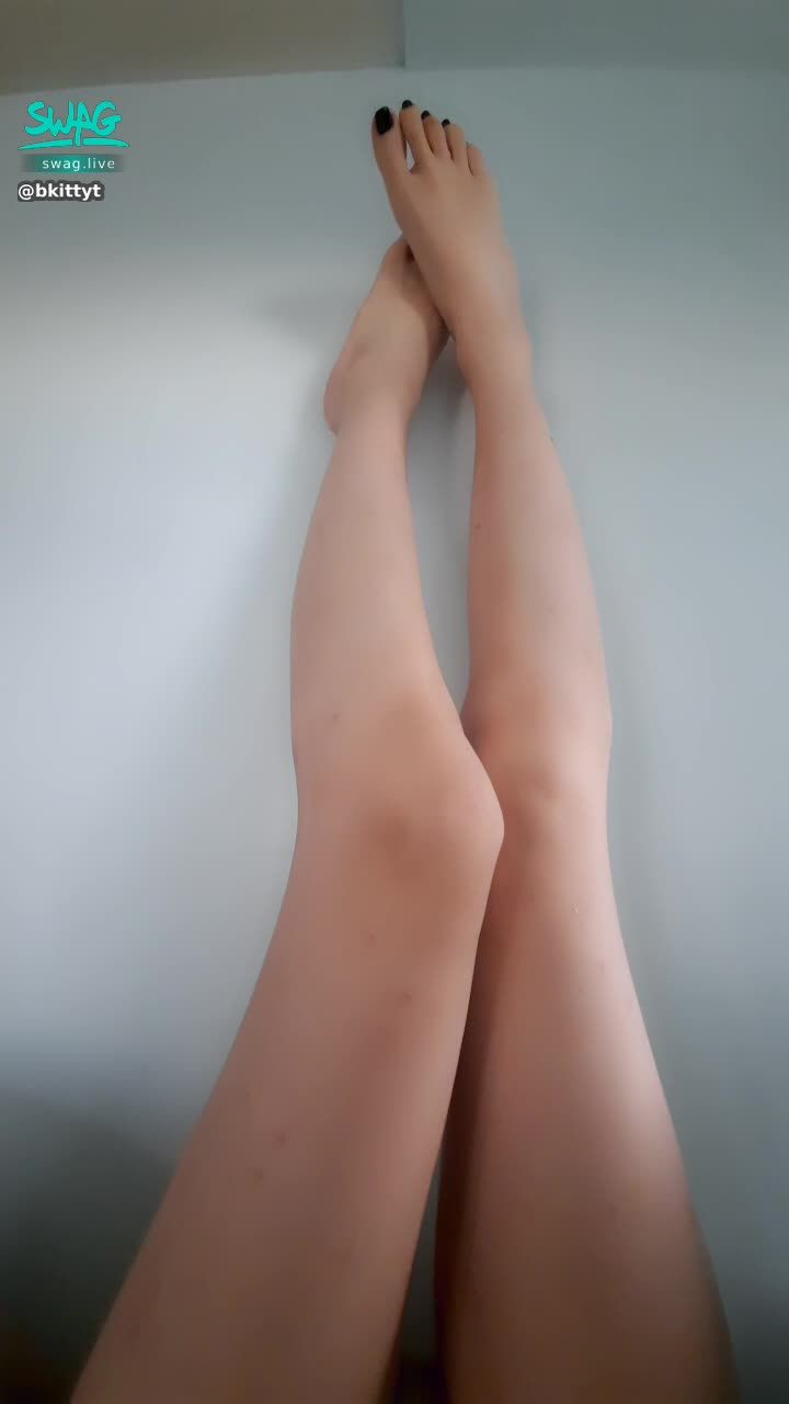 b*****t : 新人來報到了💕這些是你們想看的嗎？🖤