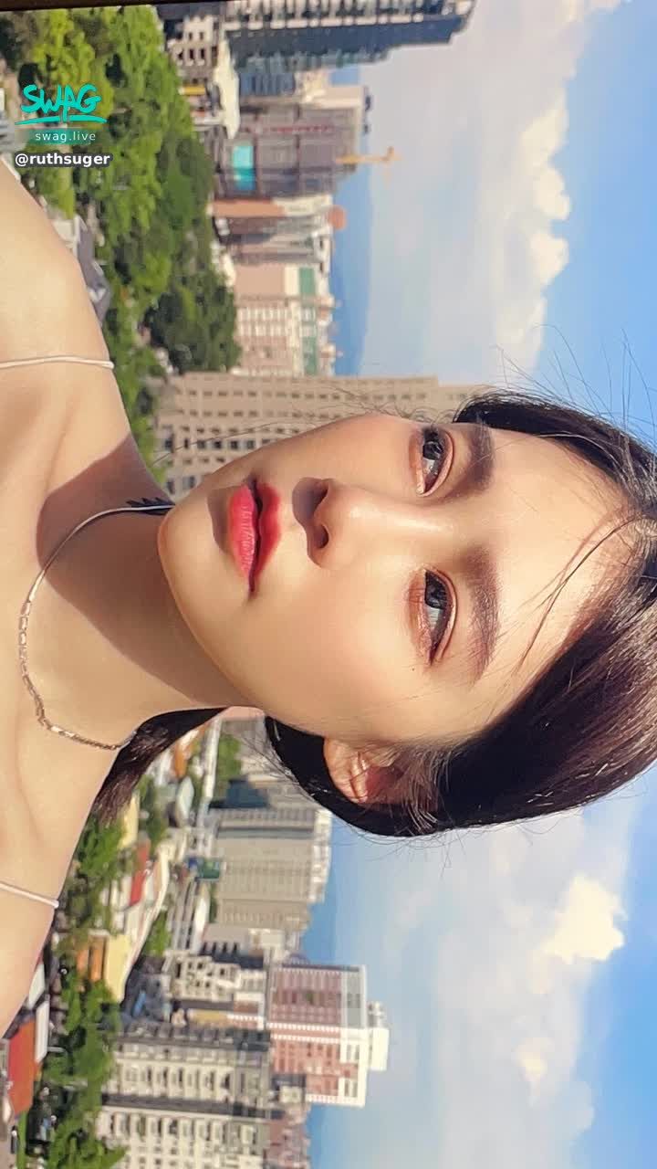 r*******r : 猜猜今天上班是拍什麼呢？
差點拍到中暑了🤣🤣

但是曬太陽好開心🥰🥰