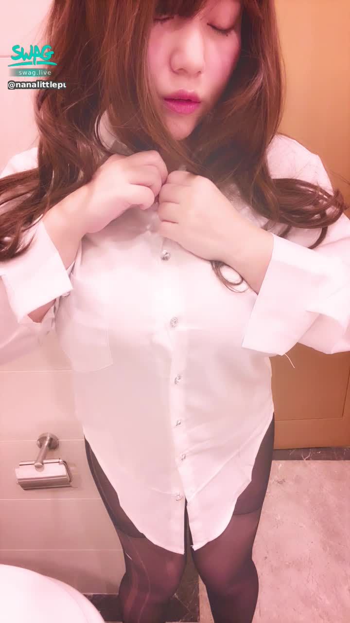 nanalittlepupy : 想看看雪白的巨乳嗎？
