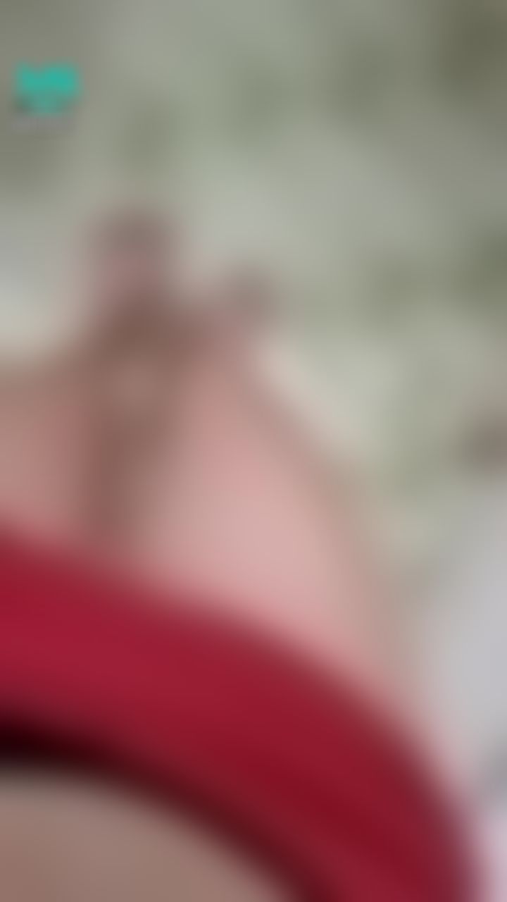 jenzhen : 💦 妹妹急尿，尿出来就像喷水一样🔥