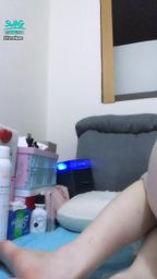 lynnbae : 扭個屁股 🐰臂力好好單手欸