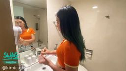 kimicutiebb : 夜晚的女網紅,已經好幾天沒有做愛了!只能拿出女用法寶好好滿足一下🤤玩著玩著一道水柱從一線鮑裡湧出💦💦 也太爽了吧...