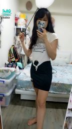 janicee : 短版挖洞白色短T shirt
white and black