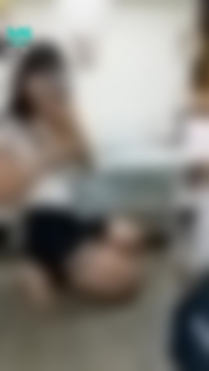 janicee : 跪姿與黑色扣環迷你裙knell down with mini skirt