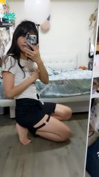 janicee : 跪姿與黑色扣環迷你裙knell down with mini skirt