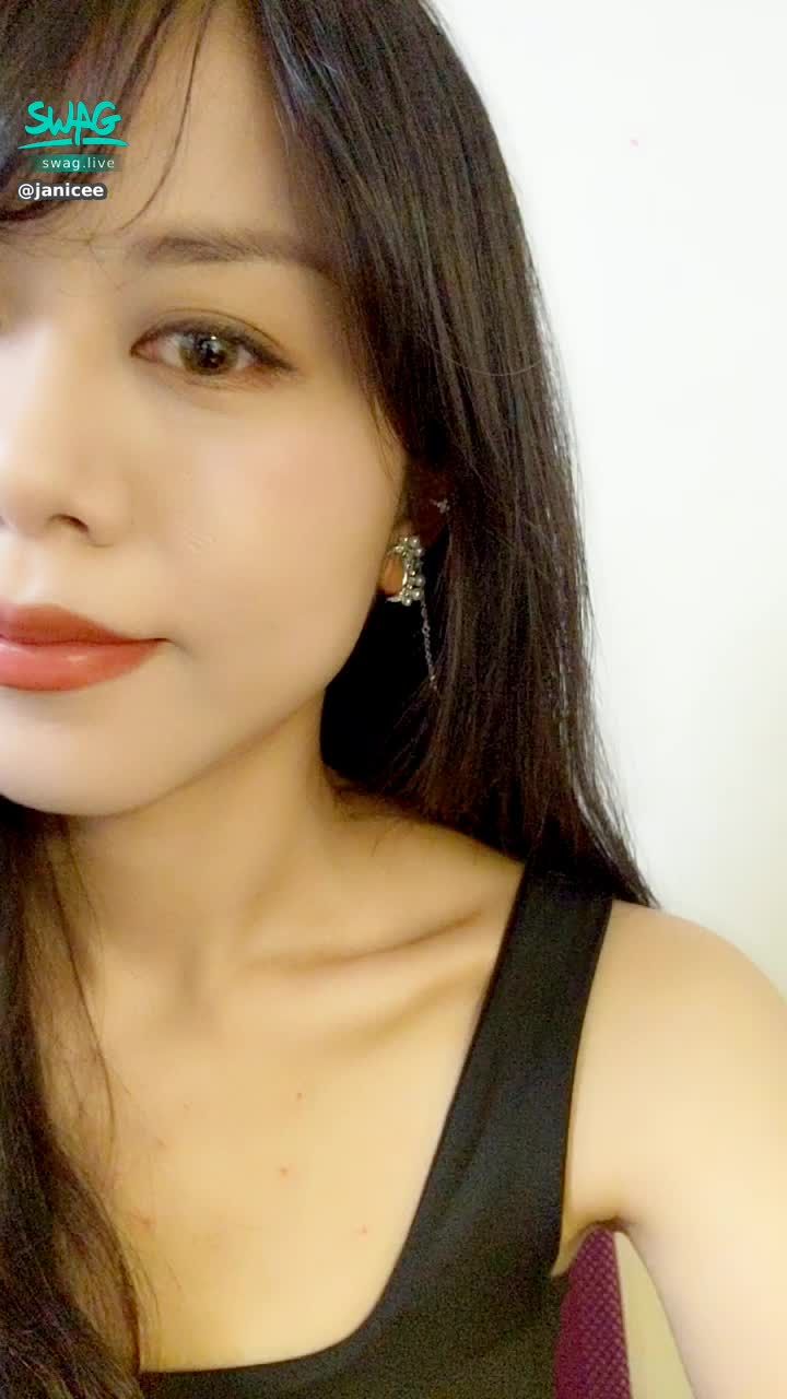 janicee : 特別的耳環與耳夾delicate earring
撩起頭髮的側臉