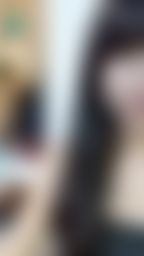 janicee : 今日的妝配上低胸斜肩女神系上衣,外面好熱呀hot summer day