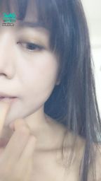 janicee : smile and bite something輕咬手指
