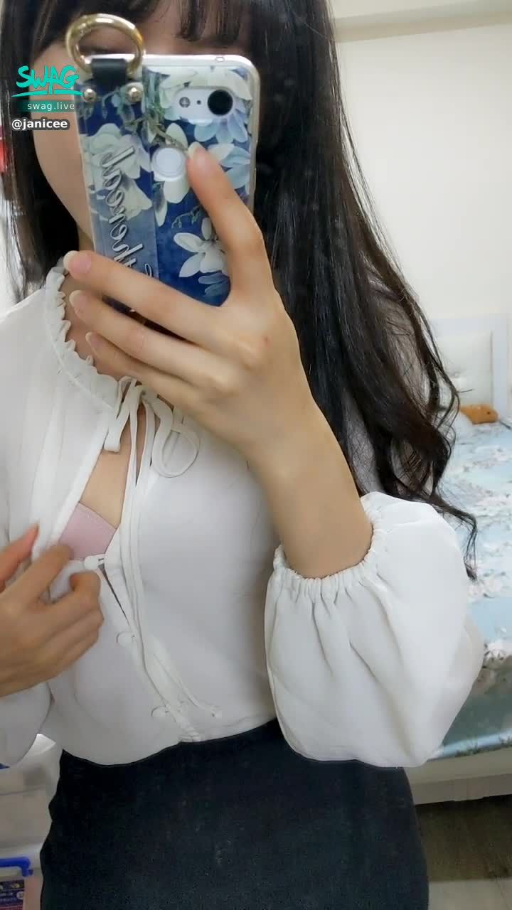 janicee : 襯衫底下藏著什麼？hidden in the shirt