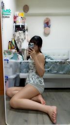 janicee : 這幾天都很累,一直忙到天亮,好想睡唷
深V的可愛睡衣♥️
