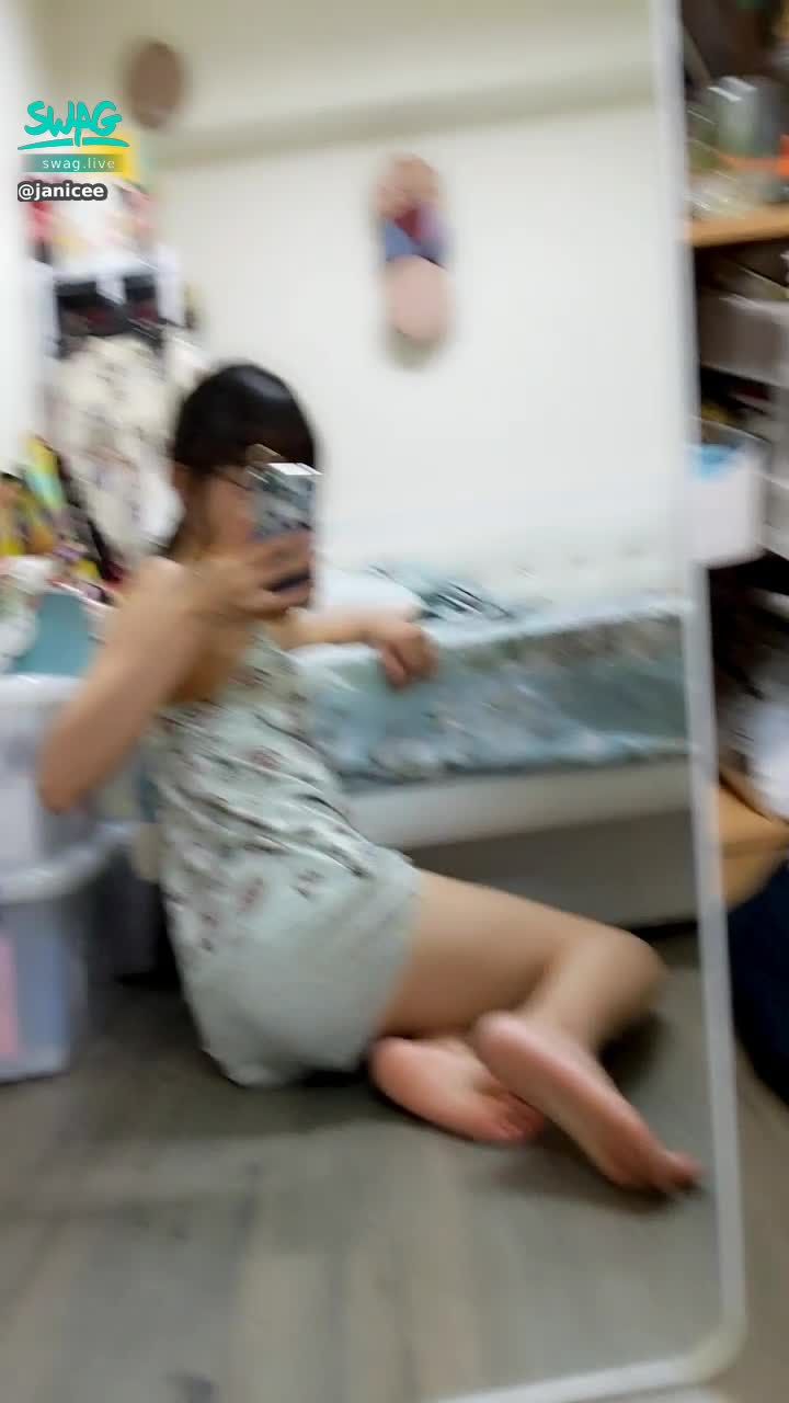 janicee : 美臀剪裁的睡衣短褲♥️